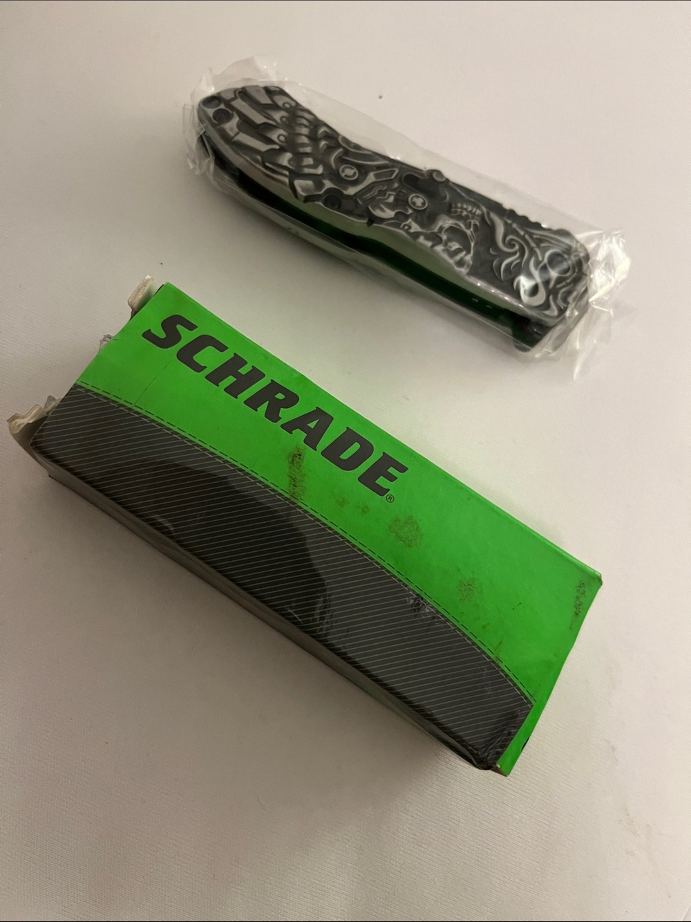 Schrade Folding Pocket Knife - scha16b new but box little beat up